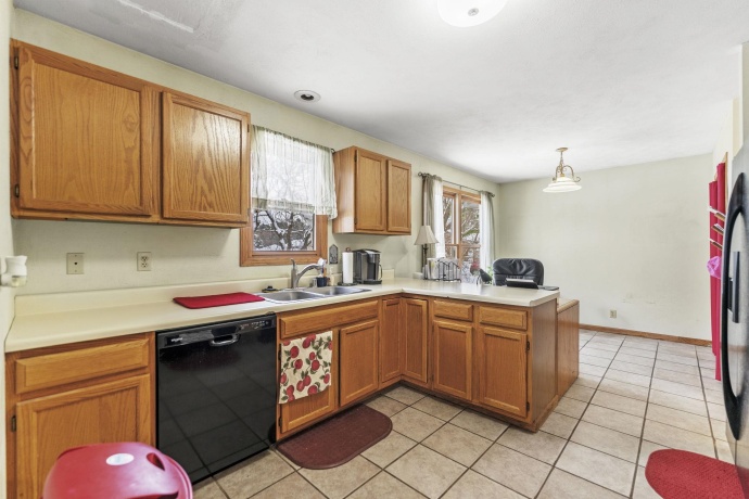 116 LIVERPOOL DR SE, POPLAR GROVE, Illinois 61065, 3 Bedrooms Bedrooms, ,2 BathroomsBathrooms,House,For Sale,LIVERPOOL DR SE,202507428