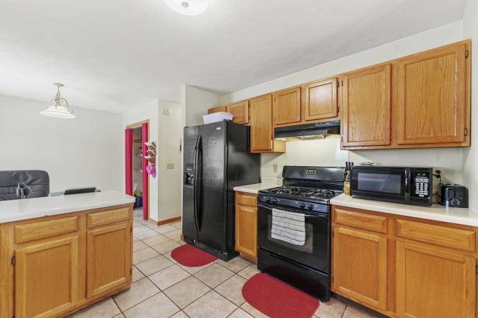 116 LIVERPOOL DR SE, POPLAR GROVE, Illinois 61065, 3 Bedrooms Bedrooms, ,2 BathroomsBathrooms,House,For Sale,LIVERPOOL DR SE,202507428