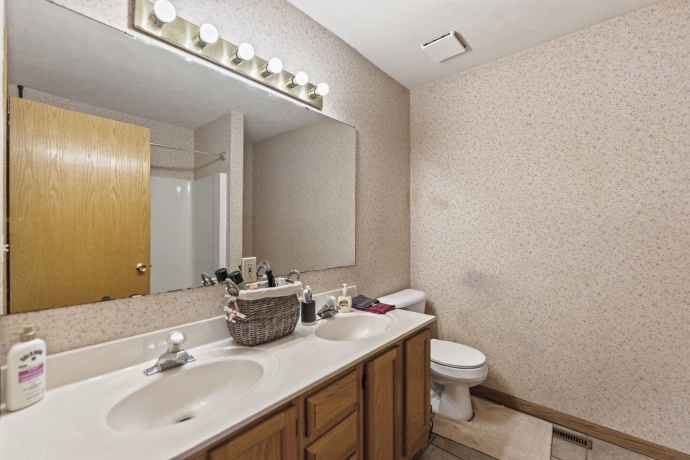 116 LIVERPOOL DR SE, POPLAR GROVE, Illinois 61065, 3 Bedrooms Bedrooms, ,2 BathroomsBathrooms,House,For Sale,LIVERPOOL DR SE,202507428