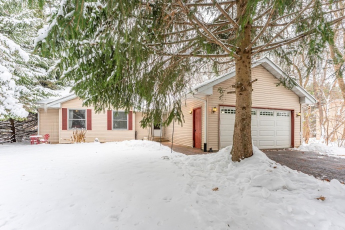 116 LIVERPOOL DR SE, POPLAR GROVE, Illinois 61065, 3 Bedrooms Bedrooms, ,2 BathroomsBathrooms,House,For Sale,LIVERPOOL DR SE,202507428