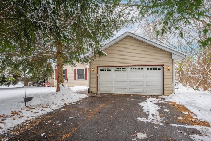 116 LIVERPOOL DR SE, POPLAR GROVE, Illinois 61065, 3 Bedrooms Bedrooms, ,2 BathroomsBathrooms,House,For Sale,LIVERPOOL DR SE,202507428