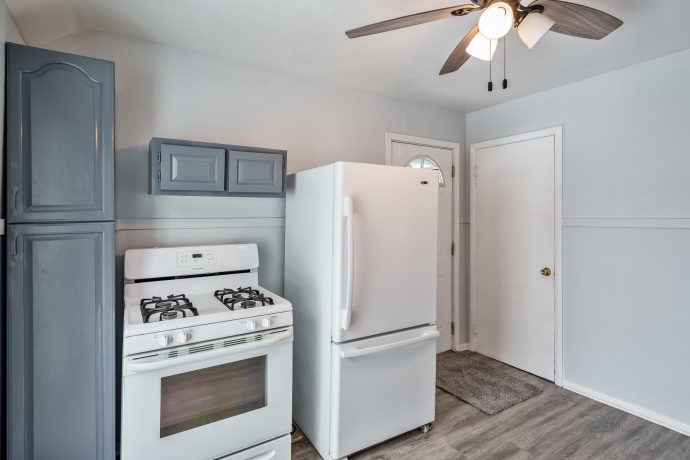 1003 Hosmer, LOVES PARK, Illinois 61111, 2 Bedrooms Bedrooms, ,1 BathroomBathrooms,House,For Sale,Hosmer,202507430