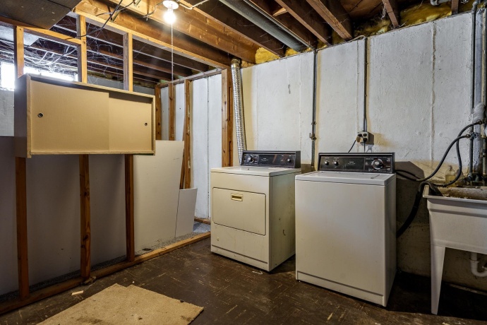 1003 Hosmer, LOVES PARK, Illinois 61111, 2 Bedrooms Bedrooms, ,1 BathroomBathrooms,House,For Sale,Hosmer,202507430