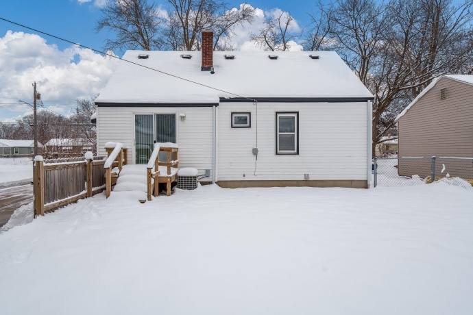 1003 Hosmer, LOVES PARK, Illinois 61111, 2 Bedrooms Bedrooms, ,1 BathroomBathrooms,House,For Sale,Hosmer,202507430