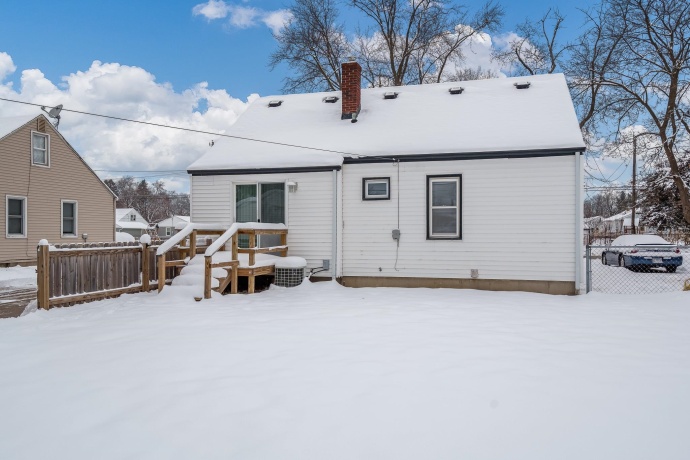 1003 Hosmer, LOVES PARK, Illinois 61111, 2 Bedrooms Bedrooms, ,1 BathroomBathrooms,House,For Sale,Hosmer,202507430