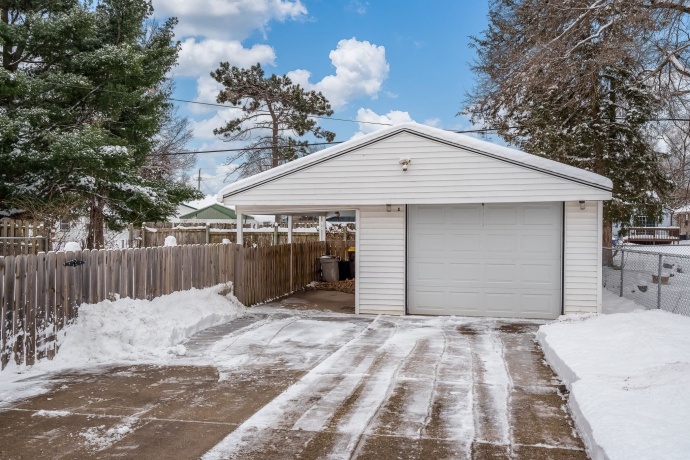 1003 Hosmer, LOVES PARK, Illinois 61111, 2 Bedrooms Bedrooms, ,1 BathroomBathrooms,House,For Sale,Hosmer,202507430