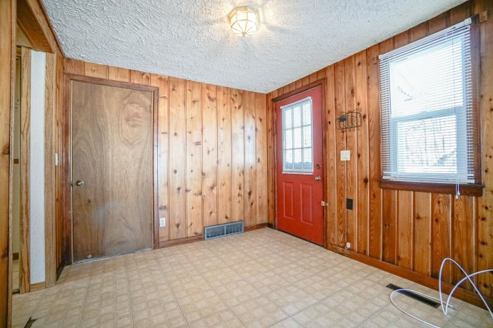 1014 Center, SOUTH BELOIT, Illinois 61080, 1 Bedroom Bedrooms, ,1 BathroomBathrooms,House,For Sale,Center,202507438