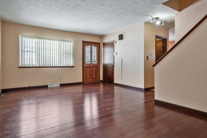 1721 Nixon, ROCKFORD, Illinois 61108, 4 Bedrooms Bedrooms, ,1 BathroomBathrooms,House,For Sale,Nixon,202507440