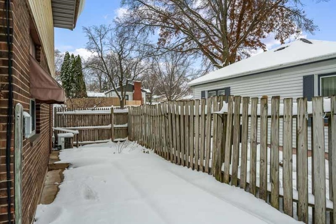 1721 Nixon, ROCKFORD, Illinois 61108, 4 Bedrooms Bedrooms, ,1 BathroomBathrooms,House,For Sale,Nixon,202507440