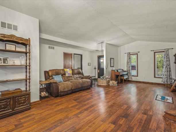 7604 Larwinn, ROCKFORD, Illinois 61107, 3 Bedrooms Bedrooms, ,2 BathroomsBathrooms,House,For Sale,Larwinn,202507443