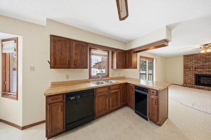 2010 Cimarron, FREEPORT, Illinois 61032, 4 Bedrooms Bedrooms, ,2 BathroomsBathrooms,House,For Sale,Cimarron,202507407