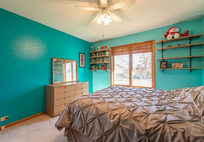 684 Sioux, FREEPORT, Illinois 61032, 4 Bedrooms Bedrooms, ,3 BathroomsBathrooms,House,For Sale,Sioux,202507451