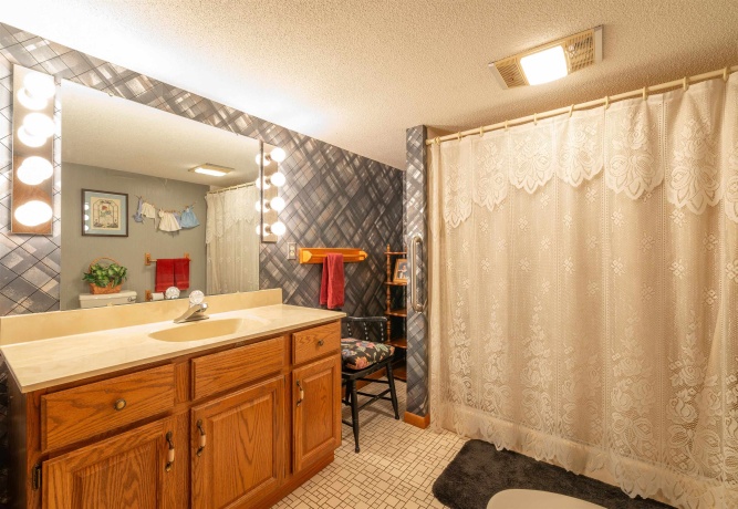 684 Sioux, FREEPORT, Illinois 61032, 4 Bedrooms Bedrooms, ,3 BathroomsBathrooms,House,For Sale,Sioux,202507451