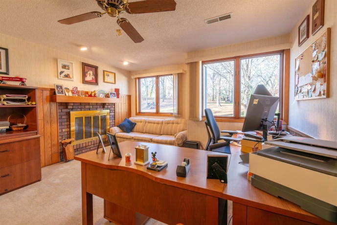 684 Sioux, FREEPORT, Illinois 61032, 4 Bedrooms Bedrooms, ,3 BathroomsBathrooms,House,For Sale,Sioux,202507451