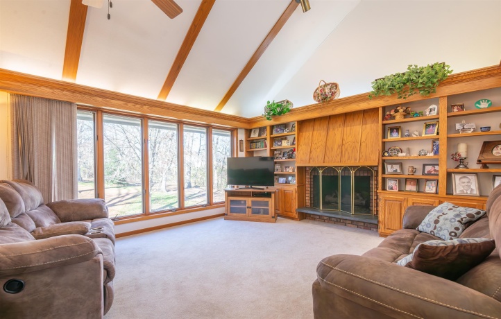 684 Sioux, FREEPORT, Illinois 61032, 4 Bedrooms Bedrooms, ,3 BathroomsBathrooms,House,For Sale,Sioux,202507451