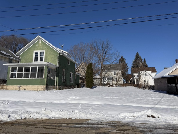 816 Pleasant, FREEPORT, Illinois 61032, 3 Bedrooms Bedrooms, ,1 BathroomBathrooms,House,For Sale,Pleasant,202507453