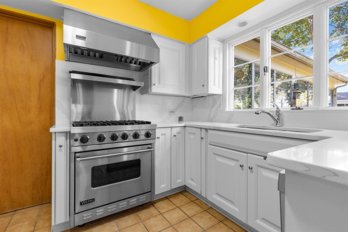 2020 GLENVIEW, ROCKFORD, Illinois 61107, 3 Bedrooms Bedrooms, ,2 BathroomsBathrooms,House,For Sale,GLENVIEW,202506070