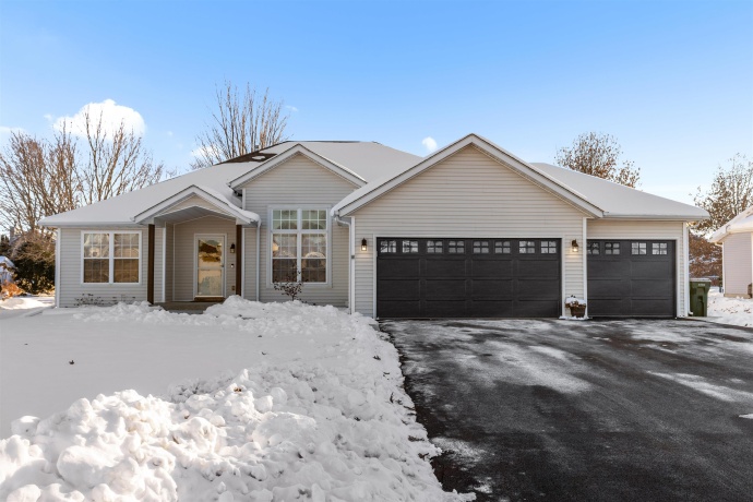 1106 Westmont, DURAND, Illinois 61024, 3 Bedrooms Bedrooms, ,2 BathroomsBathrooms,House,For Sale,Westmont,202507472