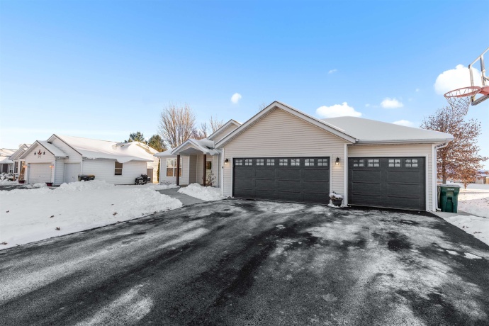 1106 Westmont, DURAND, Illinois 61024, 3 Bedrooms Bedrooms, ,2 BathroomsBathrooms,House,For Sale,Westmont,202507472