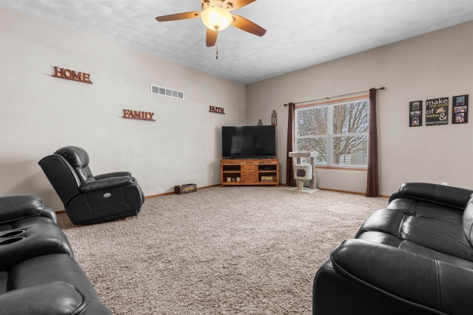 1106 Westmont, DURAND, Illinois 61024, 3 Bedrooms Bedrooms, ,2 BathroomsBathrooms,House,For Sale,Westmont,202507472