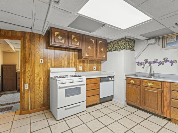 3619 Chippewa, ROCKFORD, Illinois 61102, 3 Bedrooms Bedrooms, ,3 BathroomsBathrooms,House,For Sale,Chippewa,202507300