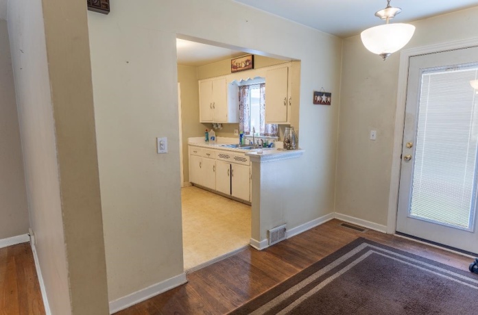 2911 18th, ROCKFORD, Illinois 61108, 2 Bedrooms Bedrooms, ,1 BathroomBathrooms,House,For Sale,18th,202507486