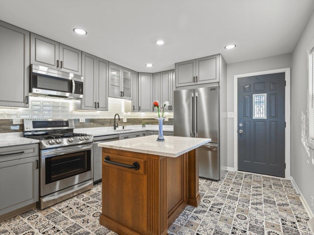 2205 Clover, ROCKFORD, Illinois 61102, 4 Bedrooms Bedrooms, ,2 BathroomsBathrooms,House,For Sale,Clover,202506103