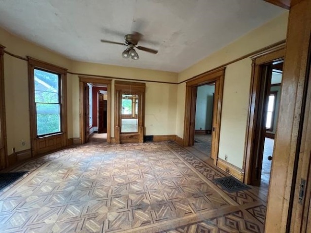 642 Stephenson, FREEPORT, Illinois 61032, 5 Bedrooms Bedrooms, ,2 BathroomsBathrooms,House,For Sale,Stephenson,202503196