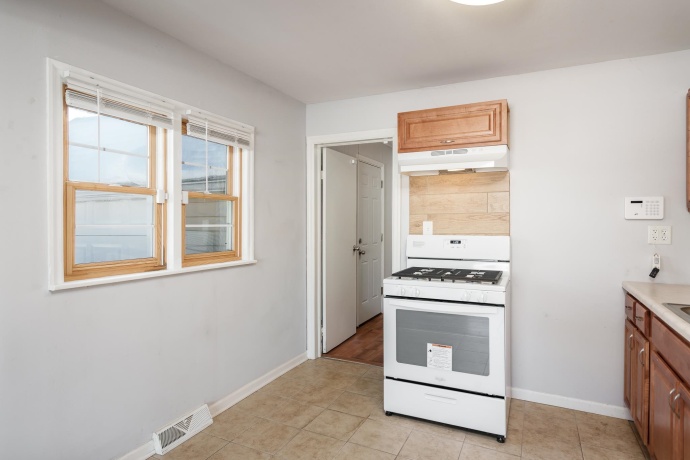 1620 PIERCE, ROCKFORD, Illinois 61103, 2 Bedrooms Bedrooms, ,1 BathroomBathrooms,House,For Sale,PIERCE,202507520