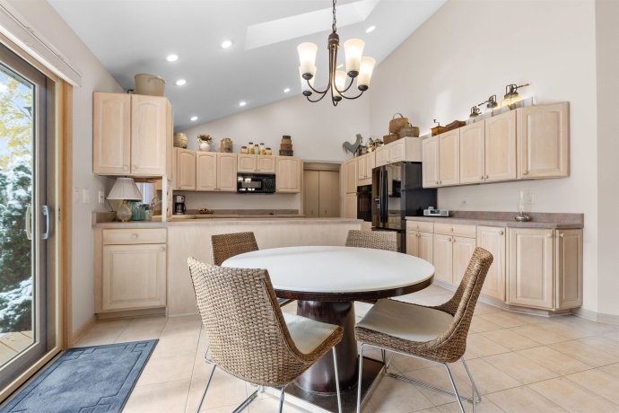 5933 HERITAGE, LOVES PARK, Illinois 61111, 2 Bedrooms Bedrooms, ,2 BathroomsBathrooms,Condominium,For Sale,HERITAGE,202507523