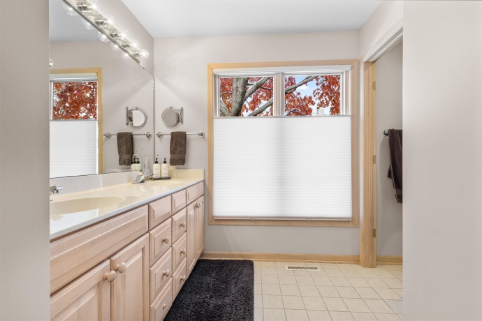 5933 HERITAGE, LOVES PARK, Illinois 61111, 2 Bedrooms Bedrooms, ,2 BathroomsBathrooms,Condominium,For Sale,HERITAGE,202507523