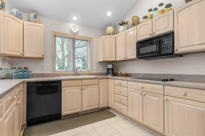 5933 HERITAGE, LOVES PARK, Illinois 61111, 2 Bedrooms Bedrooms, ,2 BathroomsBathrooms,Condominium,For Sale,HERITAGE,202507523