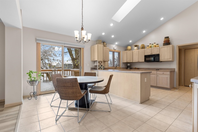 5933 HERITAGE, LOVES PARK, Illinois 61111, 2 Bedrooms Bedrooms, ,2 BathroomsBathrooms,Condominium,For Sale,HERITAGE,202507523