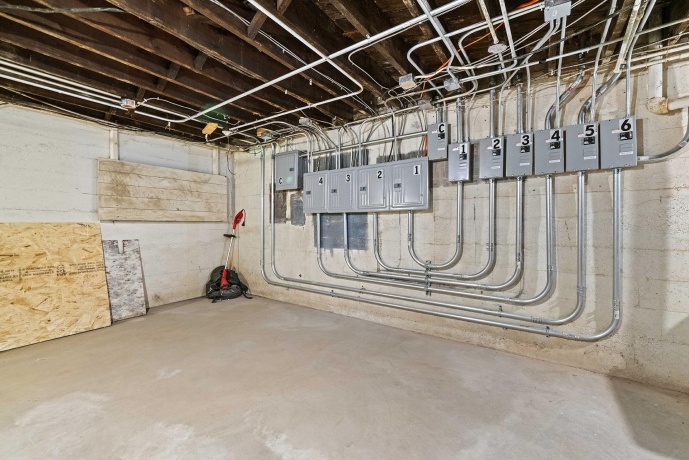 909-911 Ridge, ROCKFORD, Illinois 61103, ,5+ Units,For Sale,Ridge,202507527