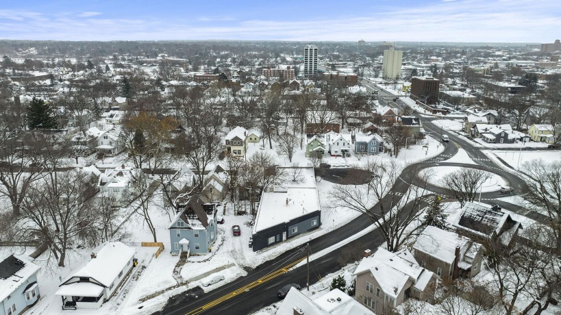 909-911 Ridge, ROCKFORD, Illinois 61103, ,5+ Units,For Sale,Ridge,202507527