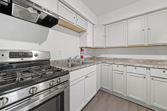 909-911 Ridge, ROCKFORD, Illinois 61103, ,5+ Units,For Sale,Ridge,202507527