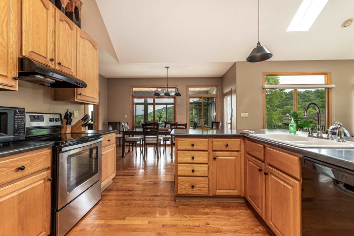 5 Gleneagle, GALENA, Illinois 61036, 4 Bedrooms Bedrooms, ,4 BathroomsBathrooms,House,For Sale,Gleneagle,202503542