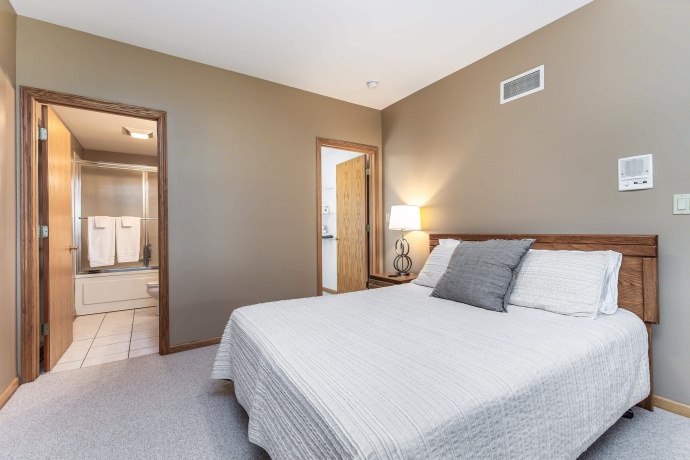 5 Gleneagle, GALENA, Illinois 61036, 4 Bedrooms Bedrooms, ,4 BathroomsBathrooms,House,For Sale,Gleneagle,202503542