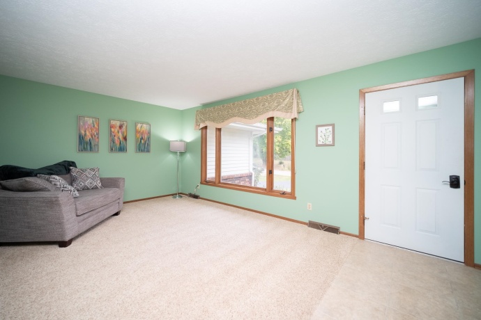 4036 FOX HILLS, ROCKFORD, Illinois 61101, 3 Bedrooms Bedrooms, ,2 BathroomsBathrooms,House,For Sale,FOX HILLS,202506426