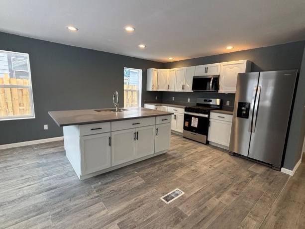 3137 Collins, ROCKFORD, Illinois 61109, 3 Bedrooms Bedrooms, ,2 BathroomsBathrooms,House,For Sale,Collins,202507552