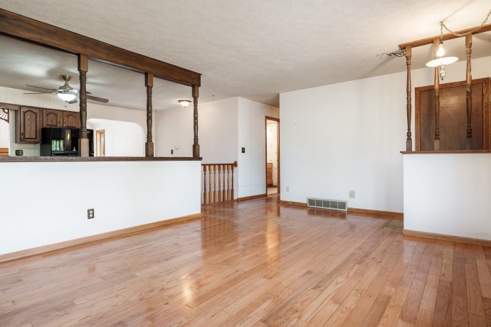 4625 Comet, MACHESNEY PARK, Illinois 61115, 3 Bedrooms Bedrooms, ,1 BathroomBathrooms,House,For Sale,Comet,202506059