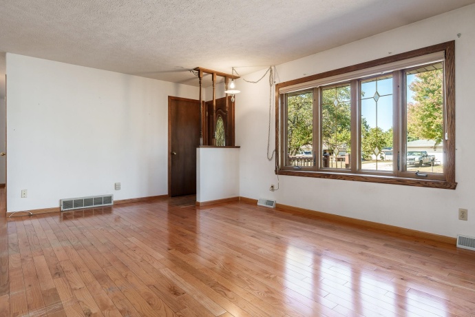 4625 Comet, MACHESNEY PARK, Illinois 61115, 3 Bedrooms Bedrooms, ,1 BathroomBathrooms,House,For Sale,Comet,202506059