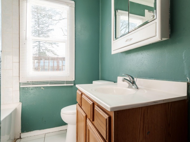 2004 Sauber, ROCKFORD, Illinois 61103, 2 Bedrooms Bedrooms, ,1 BathroomBathrooms,House,For Sale,Sauber,202507553