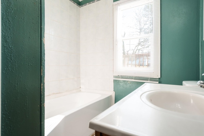 2004 Sauber, ROCKFORD, Illinois 61103, 2 Bedrooms Bedrooms, ,1 BathroomBathrooms,House,For Sale,Sauber,202507553