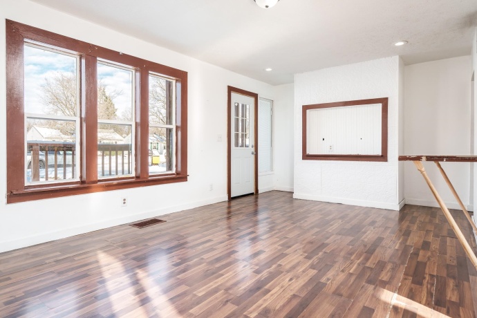 2004 Sauber, ROCKFORD, Illinois 61103, 2 Bedrooms Bedrooms, ,1 BathroomBathrooms,House,For Sale,Sauber,202507553