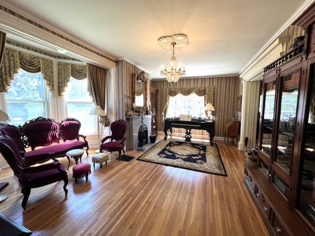 11373 US Highway 20, GALENA, Illinois 61036, 10 Bedrooms Bedrooms, ,8 BathroomsBathrooms,House,For Sale,US Highway 20,202502299