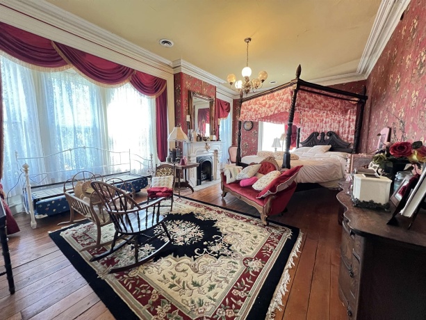 11373 US Highway 20, GALENA, Illinois 61036, 10 Bedrooms Bedrooms, ,8 BathroomsBathrooms,House,For Sale,US Highway 20,202502299