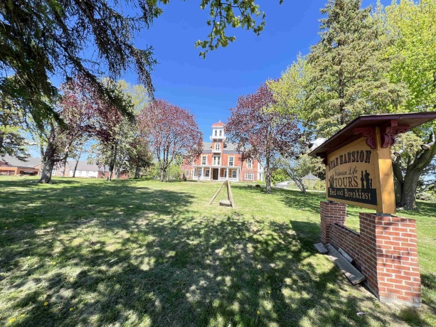 11373 US Highway 20, GALENA, Illinois 61036, 10 Bedrooms Bedrooms, ,8 BathroomsBathrooms,House,For Sale,US Highway 20,202502299