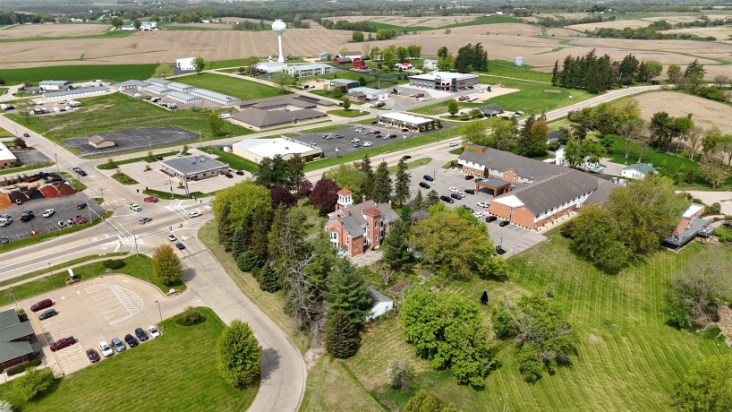 11373 US Highway 20, GALENA, Illinois 61036, 10 Bedrooms Bedrooms, ,8 BathroomsBathrooms,House,For Sale,US Highway 20,202502299