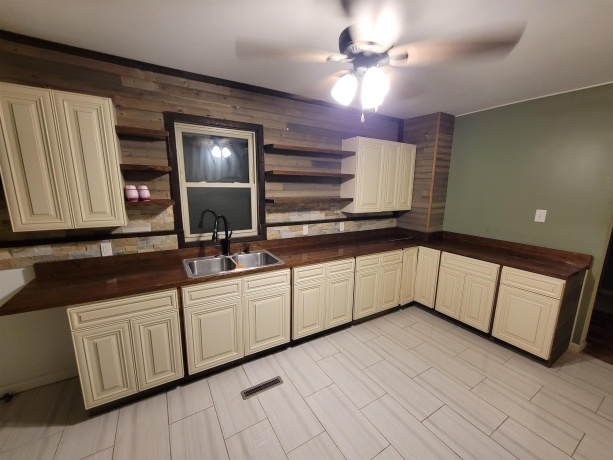 915 Superior, OTTAWA, Illinois 61350, 4 Bedrooms Bedrooms, ,1 BathroomBathrooms,House,For Sale,Superior,202507556